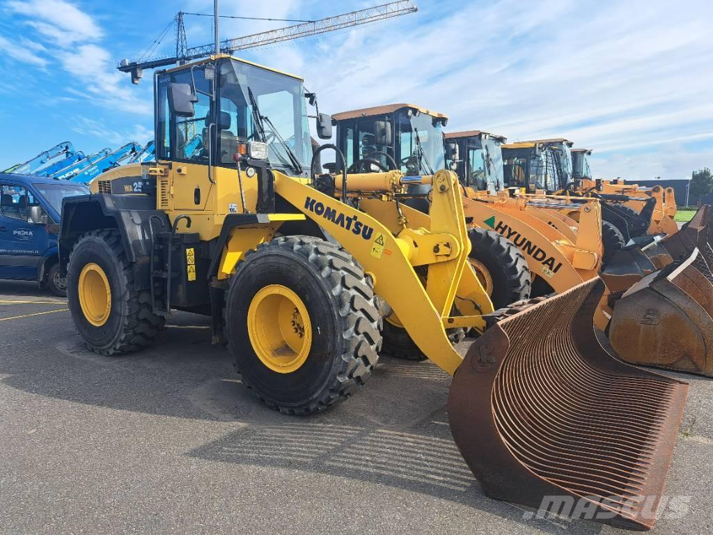 Komatsu WA 250-5H Gumikerekes homlokrakodók