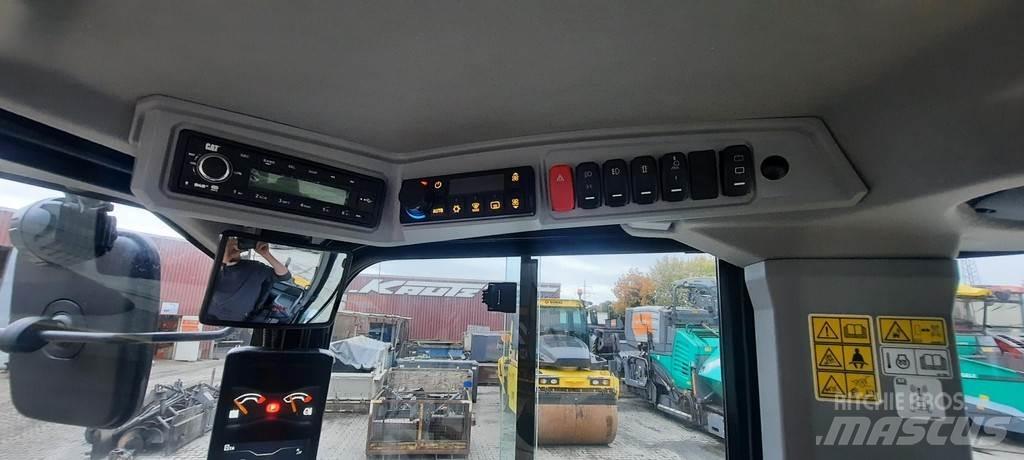 CAT 906 Gumikerekes homlokrakodók