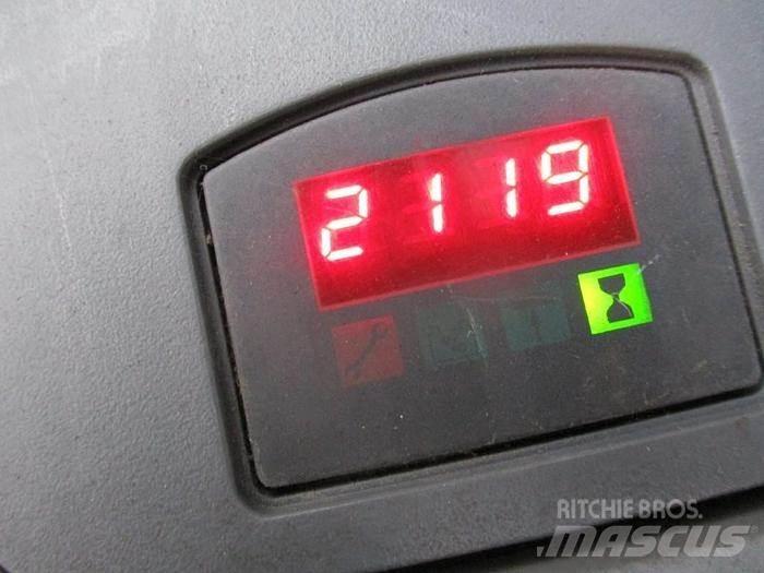 BT LPE 200-6 Vezetőállásos alacsony emelőkocsi