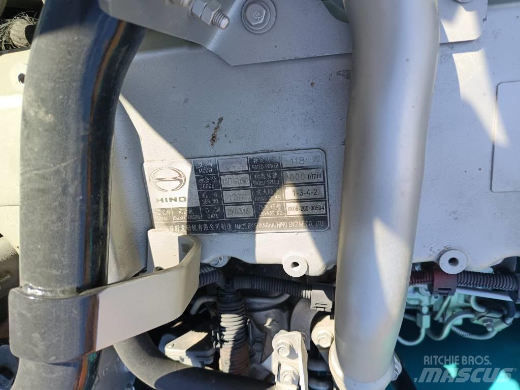 Kobelco SK200D Lánctalpas kotrók
