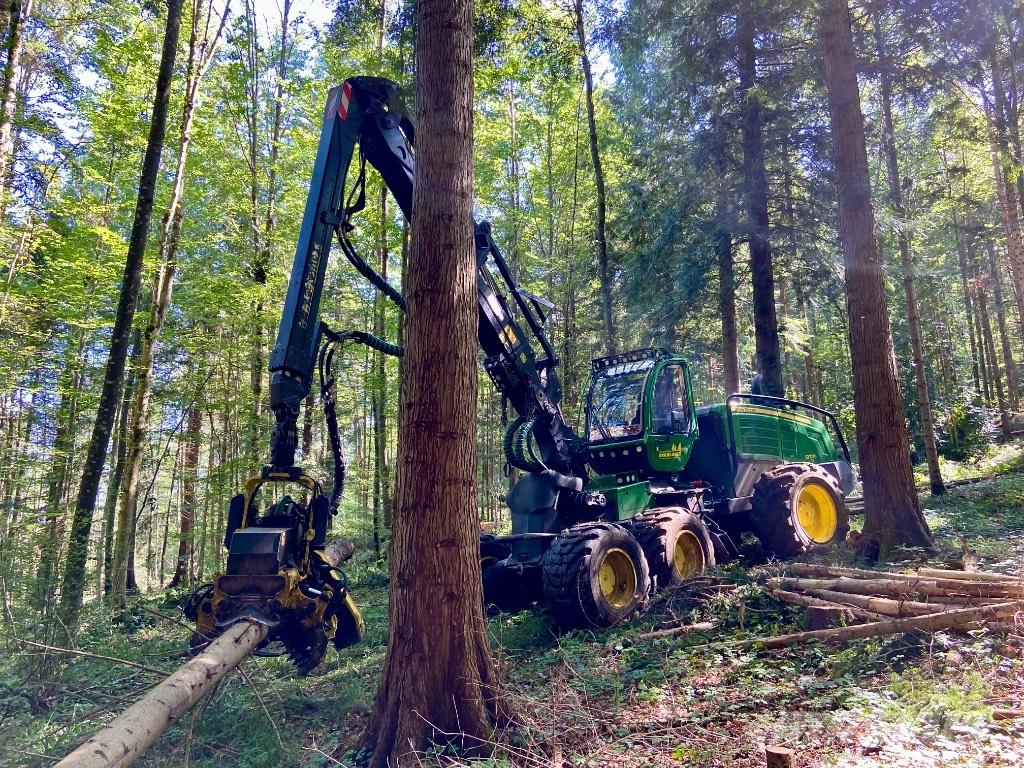 John Deere 1270 G Betakarítók