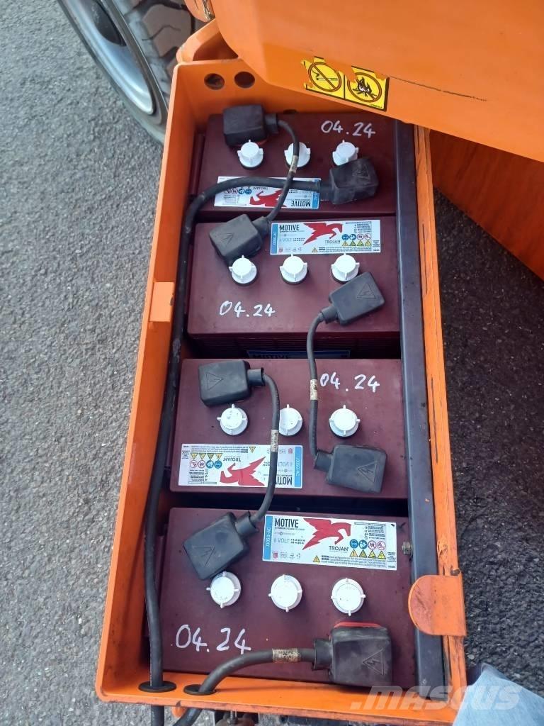 JLG E 300 AJP Karos emelők