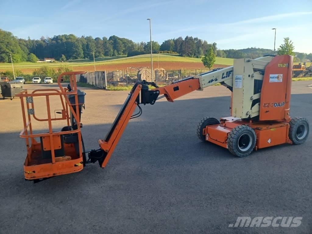 JLG E 300 AJP Karos emelők