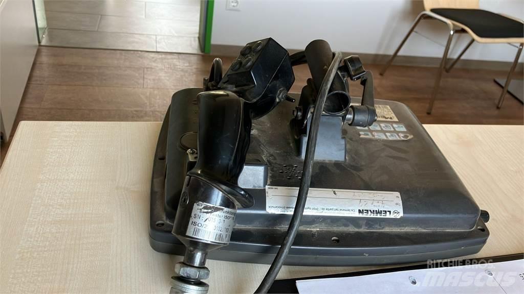 Lemken Primus 45 Vontatott trágyaszórók
