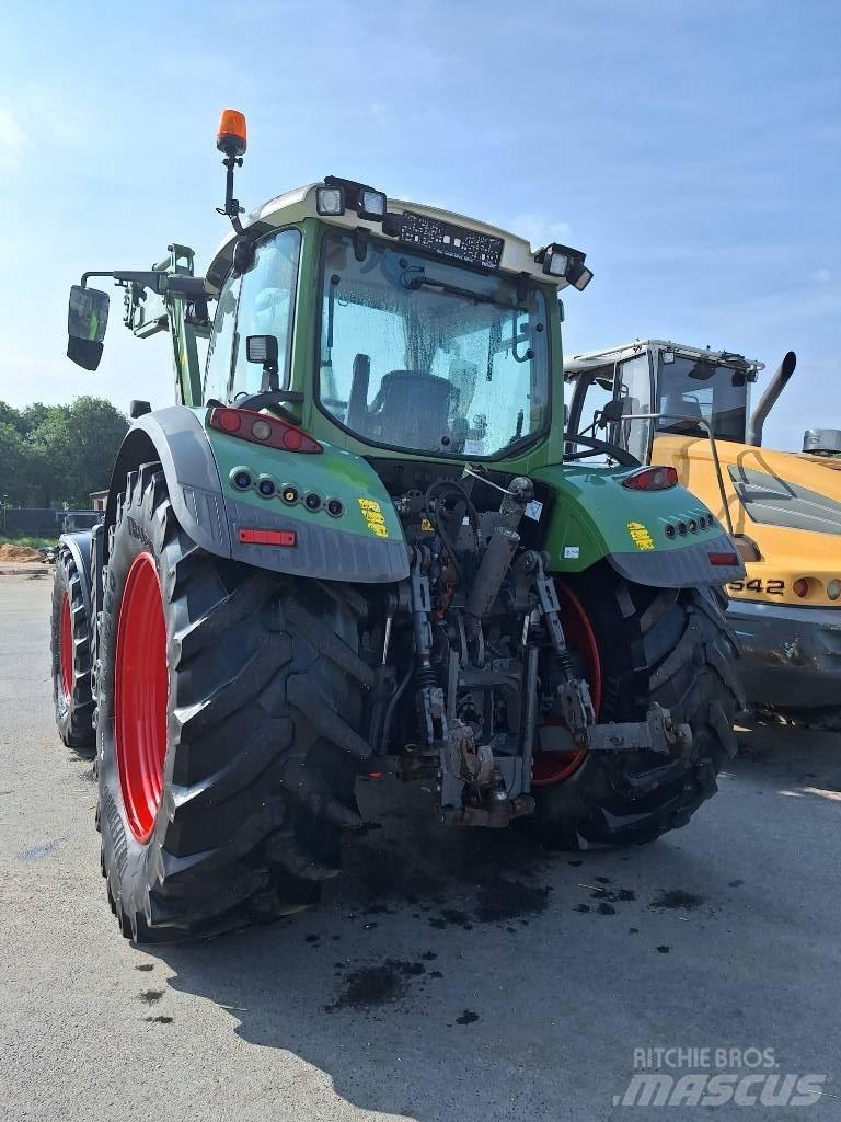 Fendt 718 Vario Traktorok
