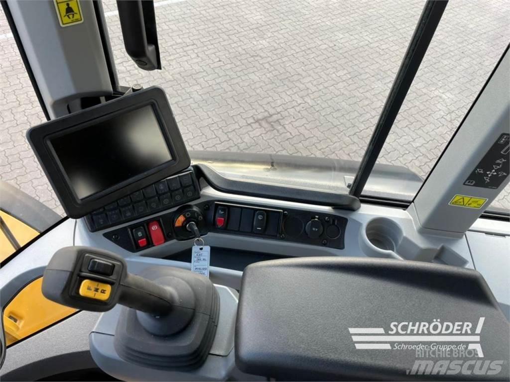 CAT 938 HL Gumikerekes homlokrakodók
