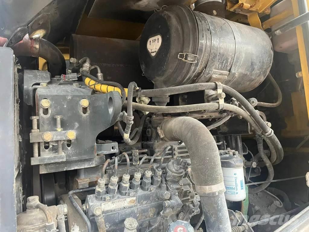 Komatsu WA250-5 Gumikerekes homlokrakodók