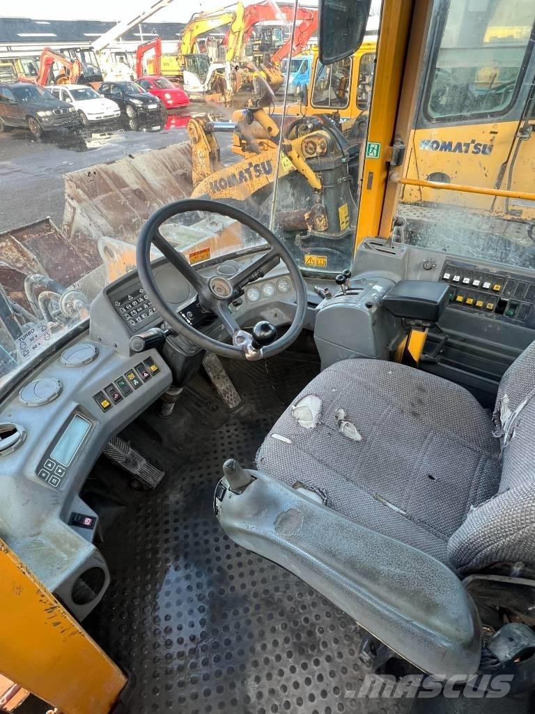 Volvo L 120 C Gumikerekes homlokrakodók
