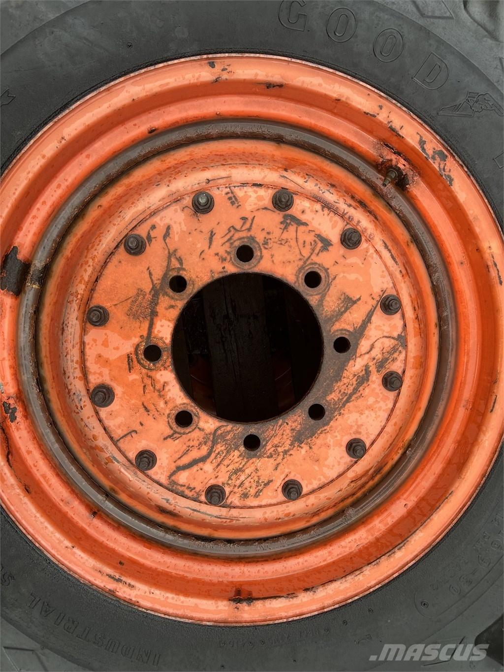 Goodyear 16,9-30 Gumiabroncsok, kerekek és felnik