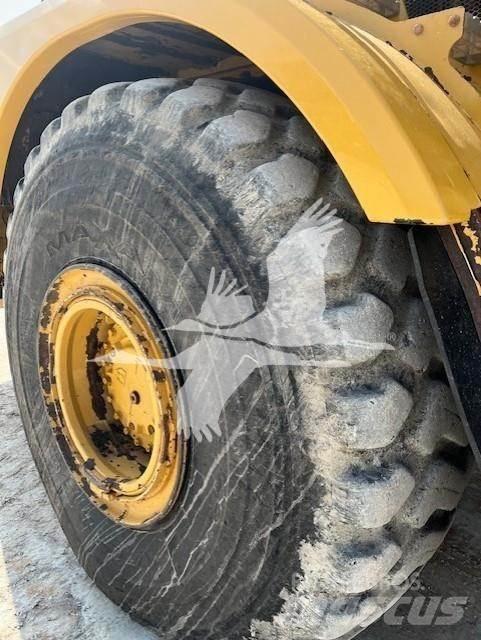 CAT 740B Csuklósdömperek