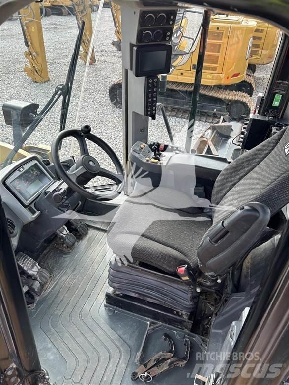 CAT 962M Gumikerekes homlokrakodók
