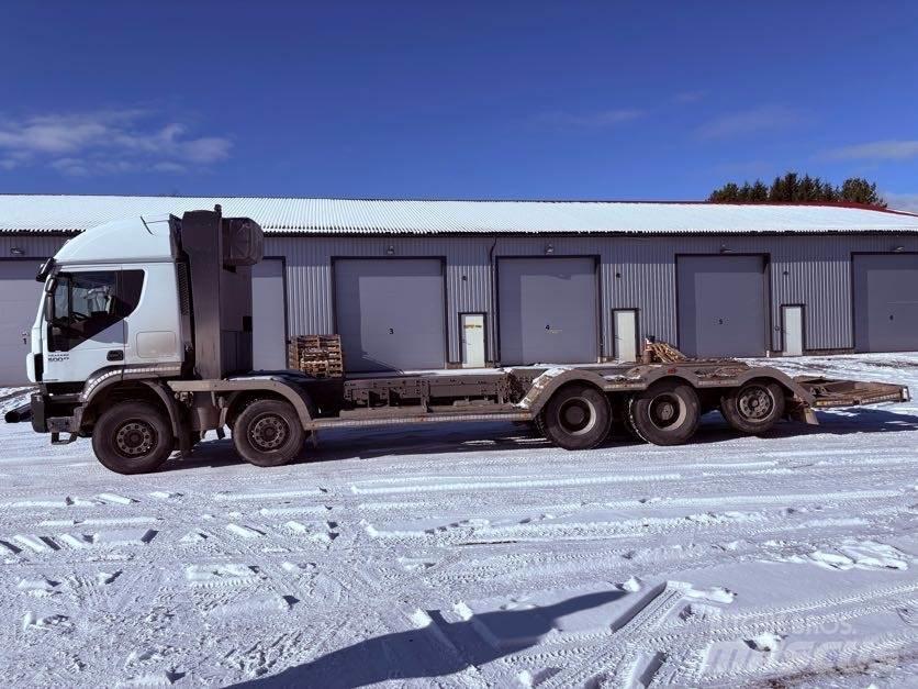 Iveco Trakker erdészeti gépszállító teherautók