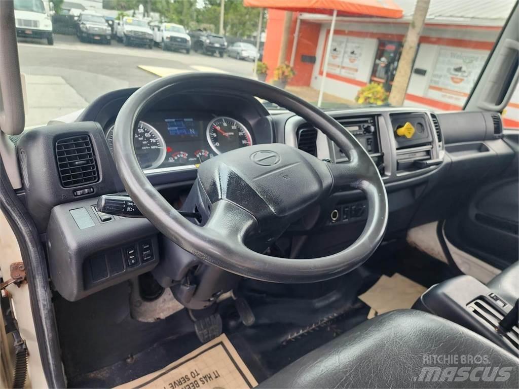 Hino 338 Dobozos teherautók