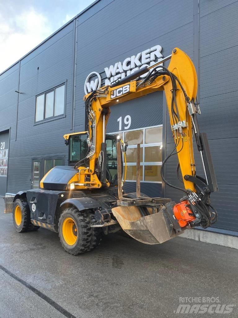 JCB 110 W Gumikerekes kotrók