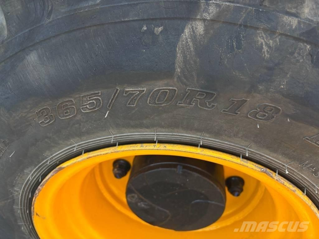 JCB 407 Gumikerekes homlokrakodók