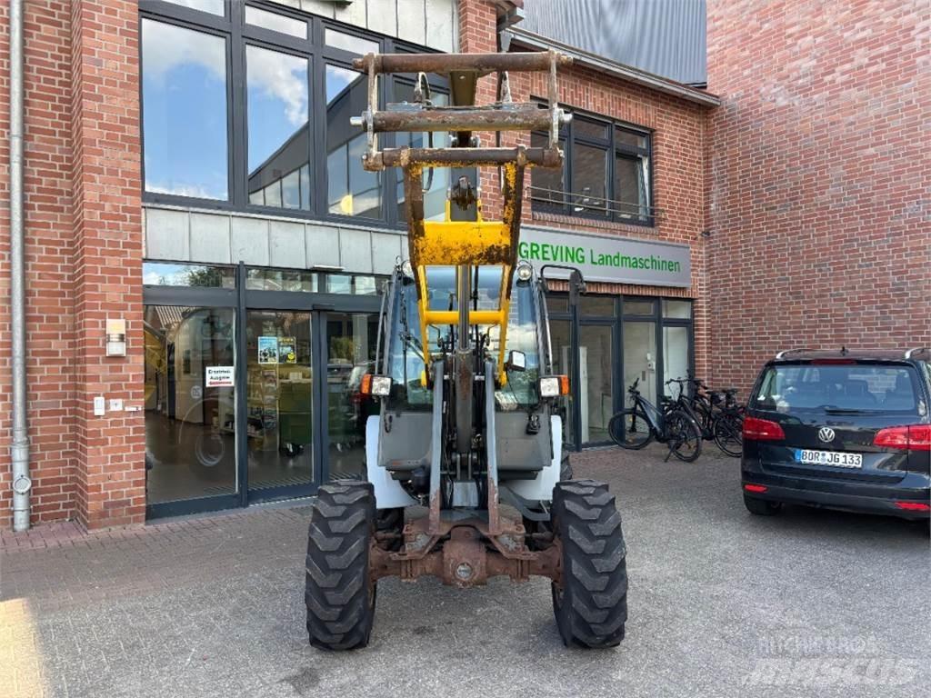 Kramer 750 Gumikerekes homlokrakodók