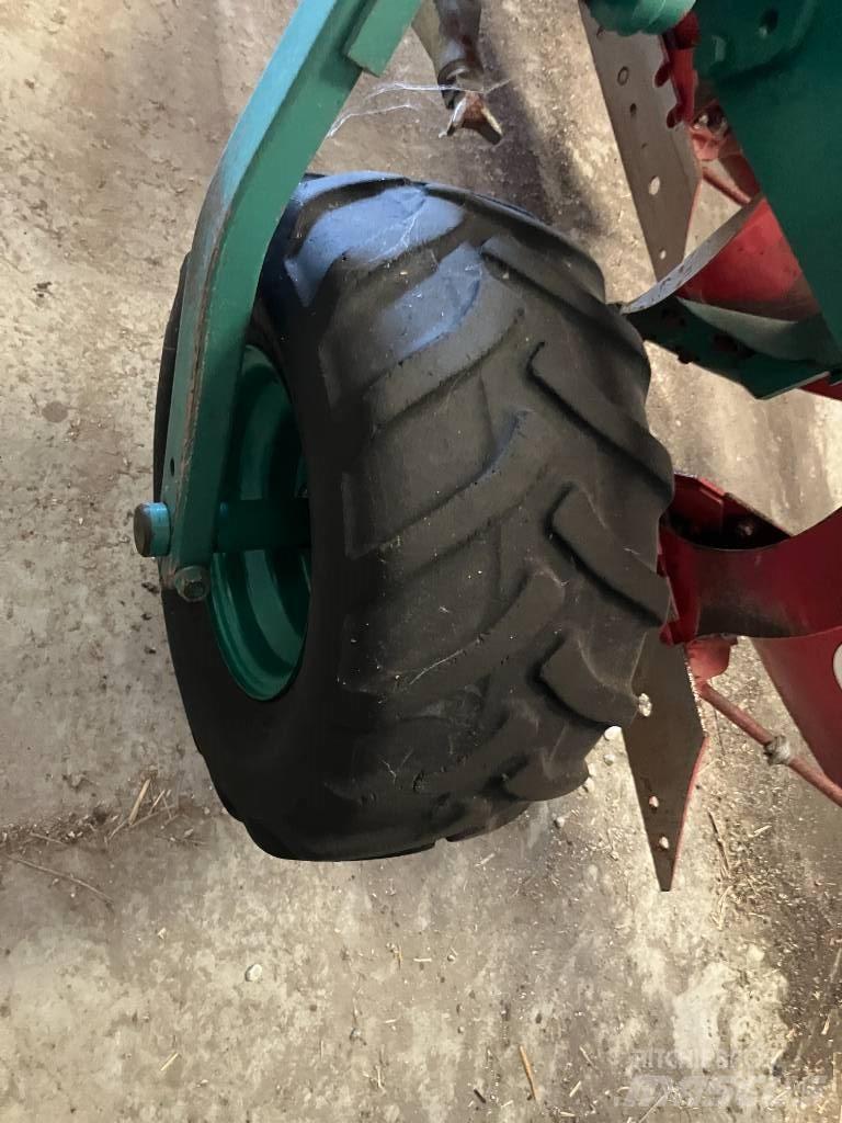 Kverneland PW100 Váltvaforgató ekék