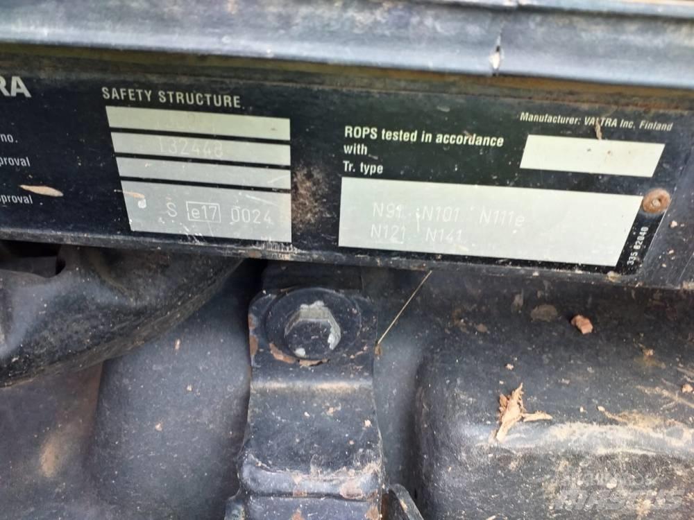 Valtra N121 Traktorok
