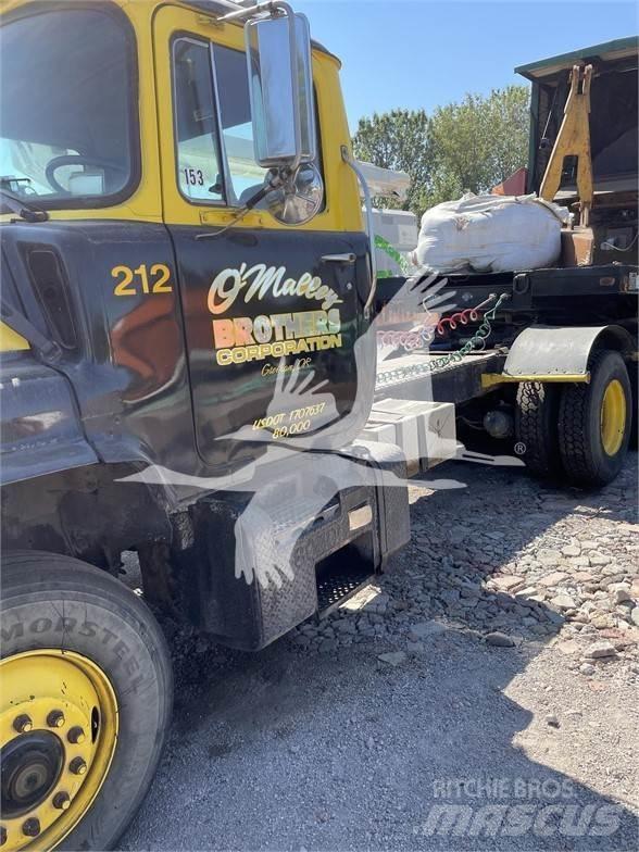 Mack DM688S Nyergesvontatók