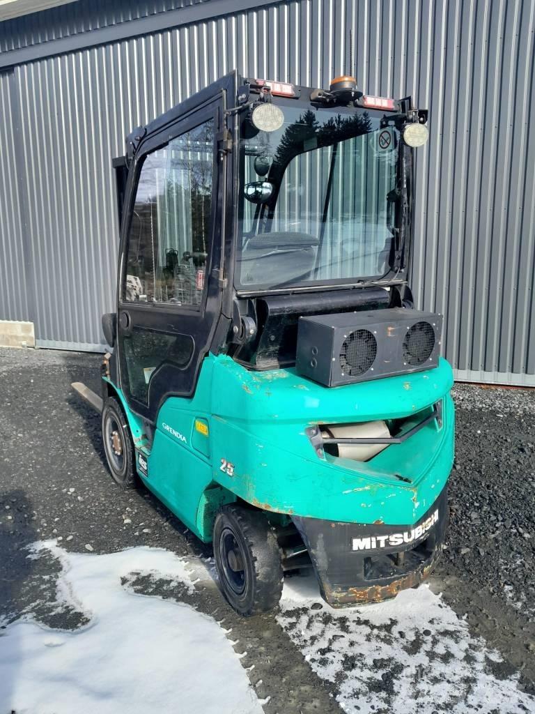 Mitsubishi FD 25 N Dízel targoncák