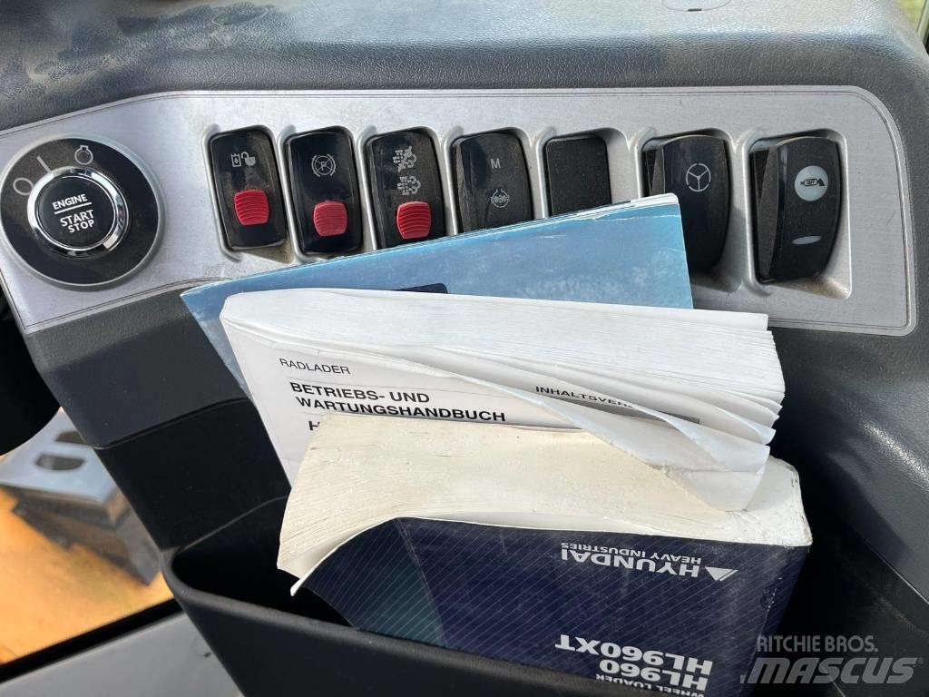 Hyundai HL 960 Gumikerekes homlokrakodók