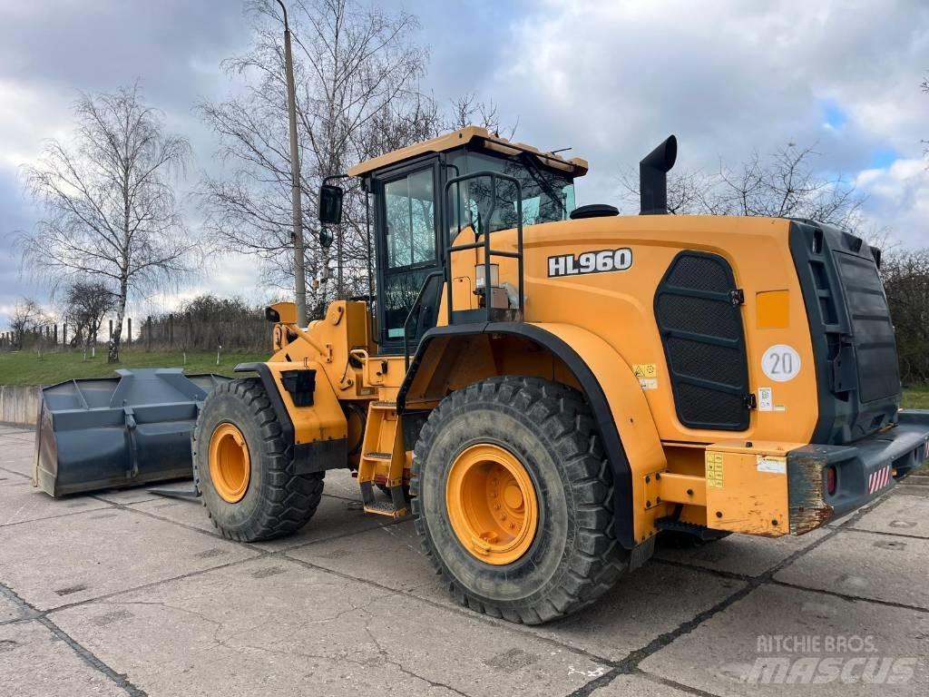 Hyundai HL 960 Gumikerekes homlokrakodók