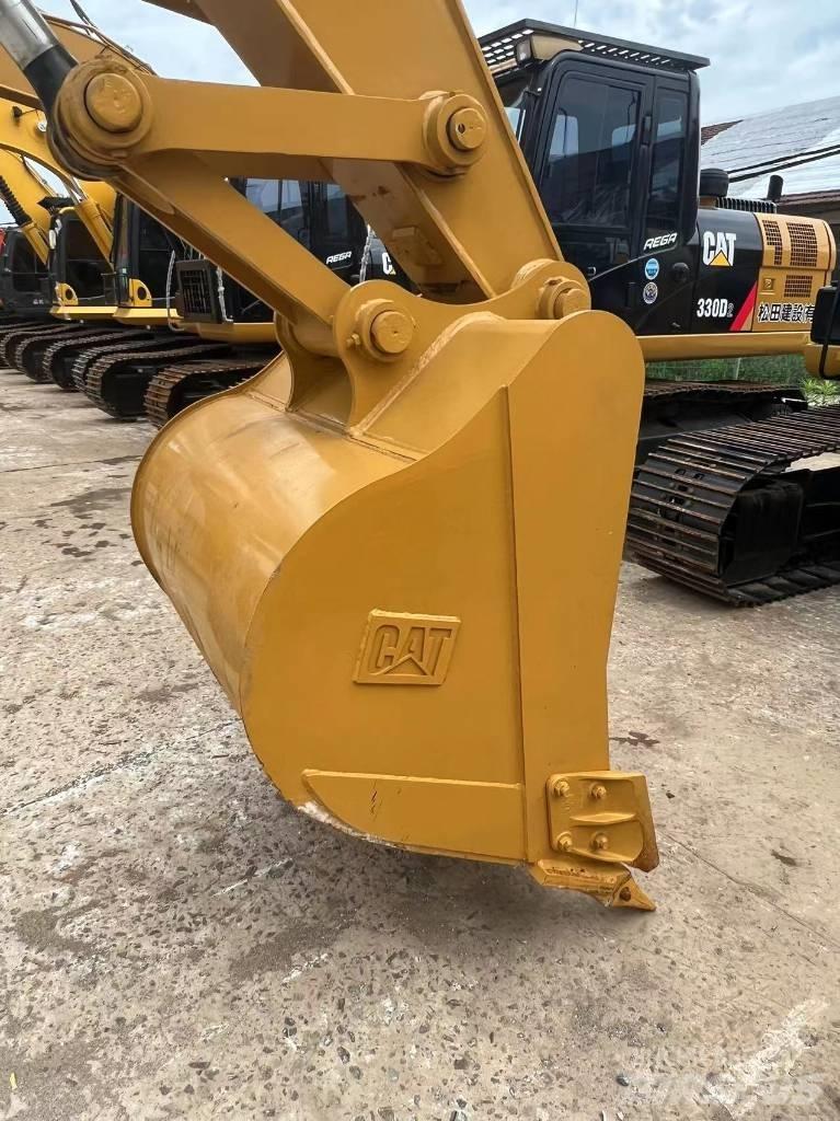 CAT 320 Lánctalpas kotrók