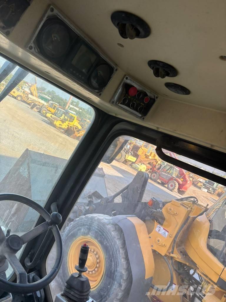  Max Com R712 Pneumatikus kerekes hengerek