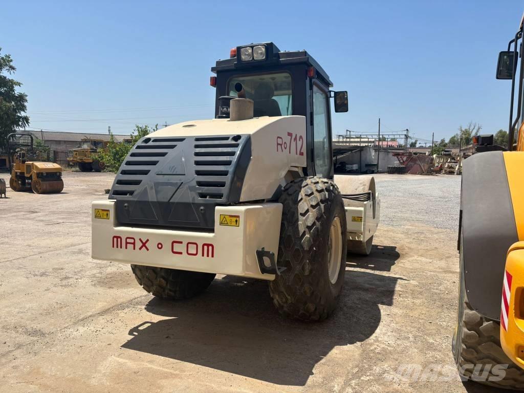  Max Com R712 Pneumatikus kerekes hengerek