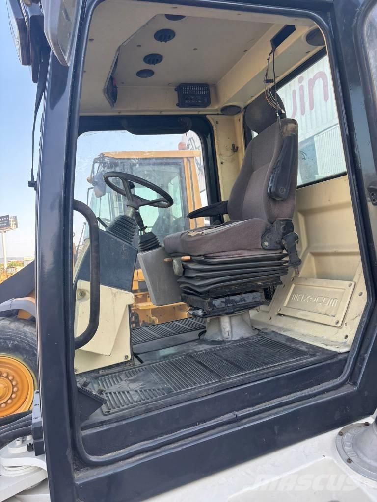 Max Com R712 Pneumatikus kerekes hengerek