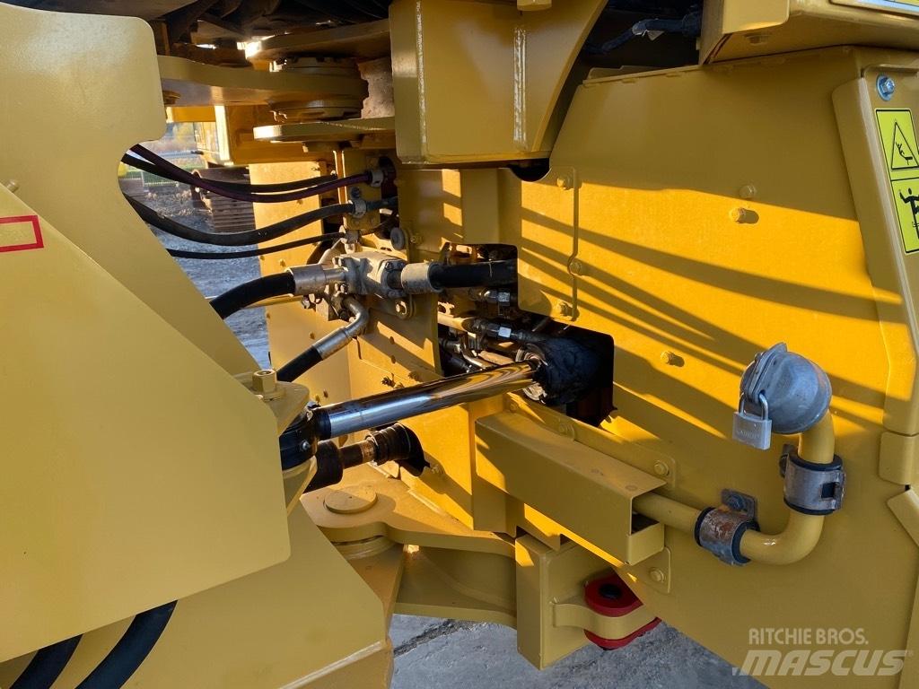 CAT 966 M Gumikerekes homlokrakodók