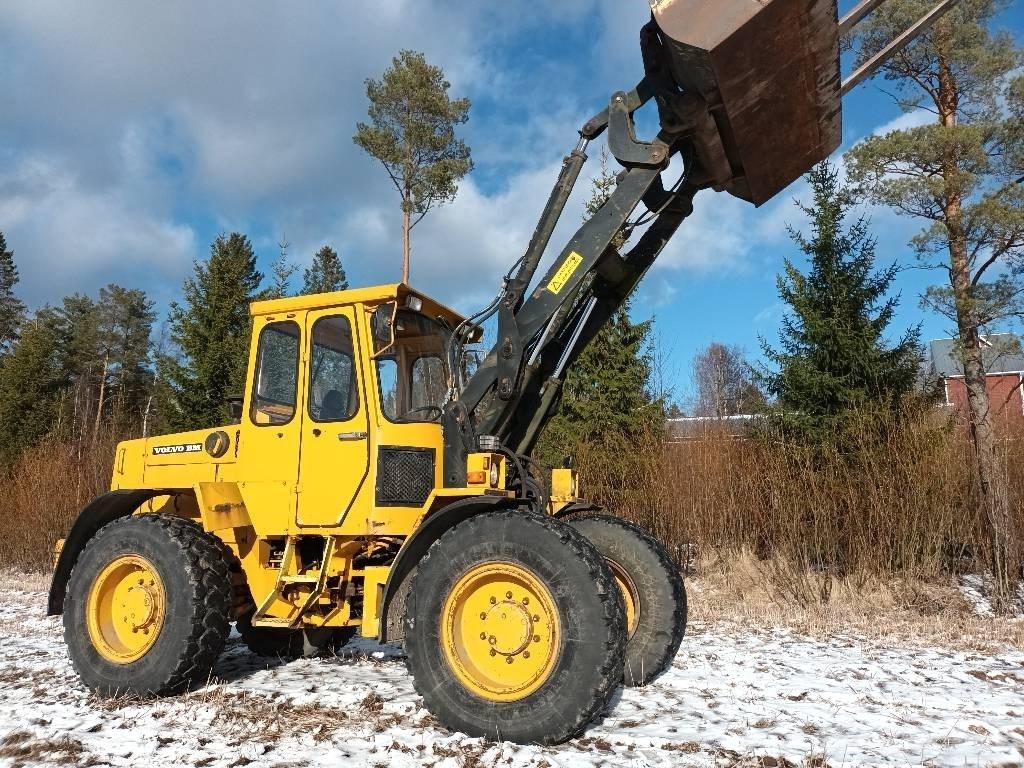 Volvo BM 4200 Gumikerekes homlokrakodók