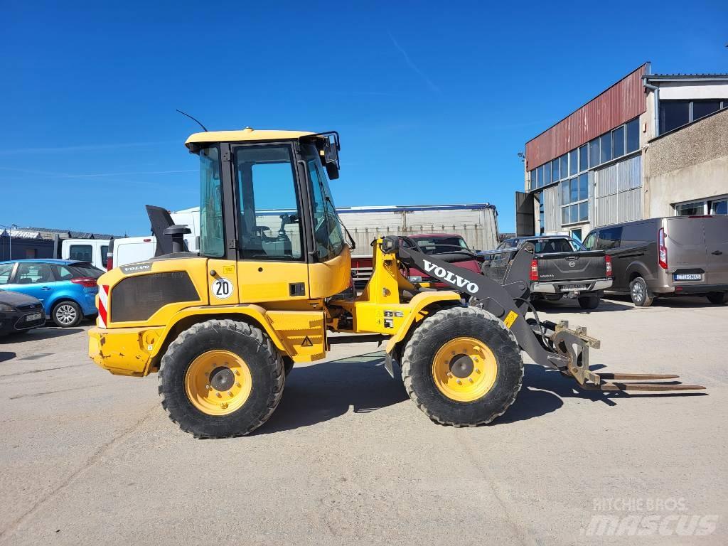 Volvo L 30 G Gumikerekes homlokrakodók