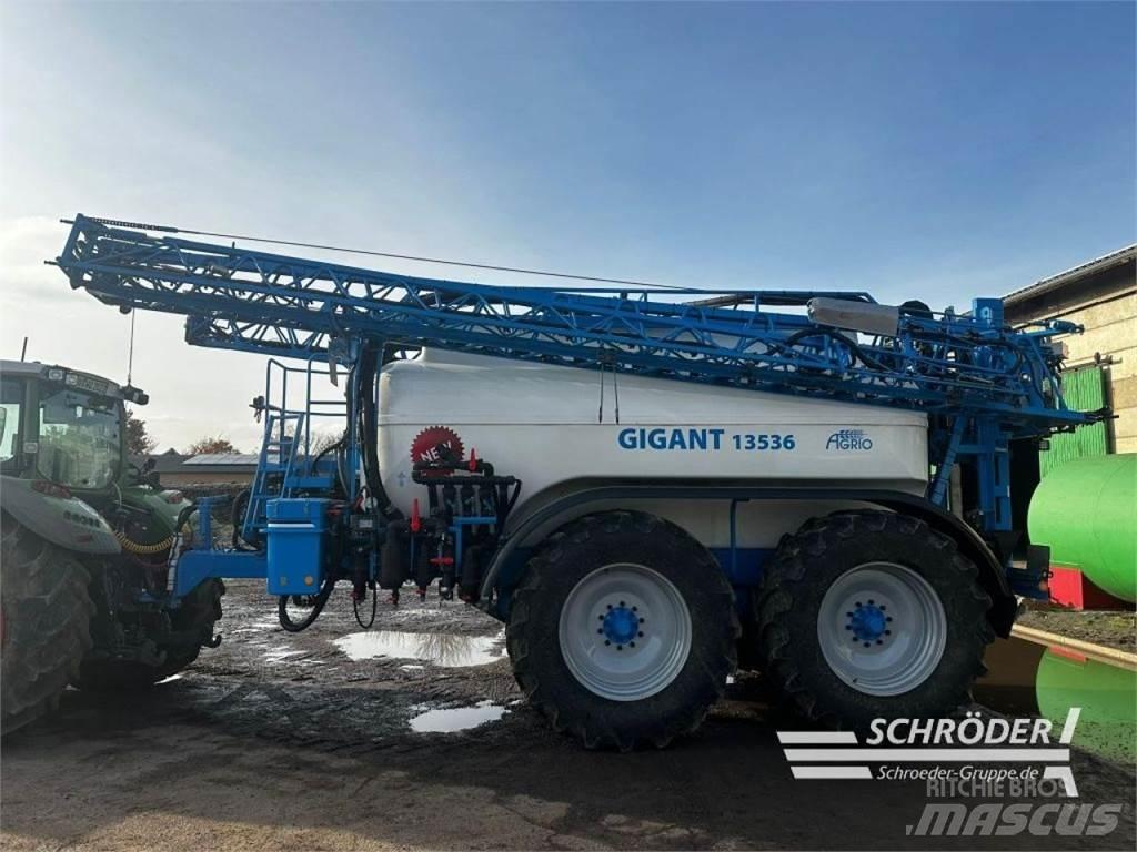 Agrio GIGANT 13500 Vontatott trágyaszórók
