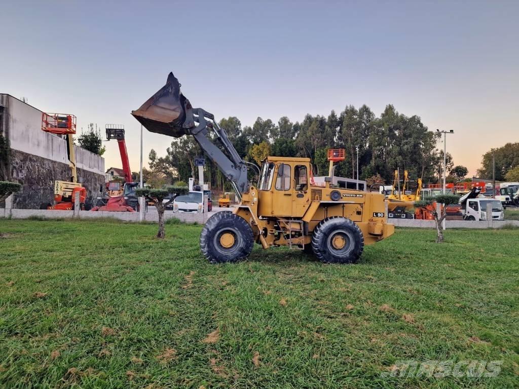 Volvo L 90 Gumikerekes homlokrakodók