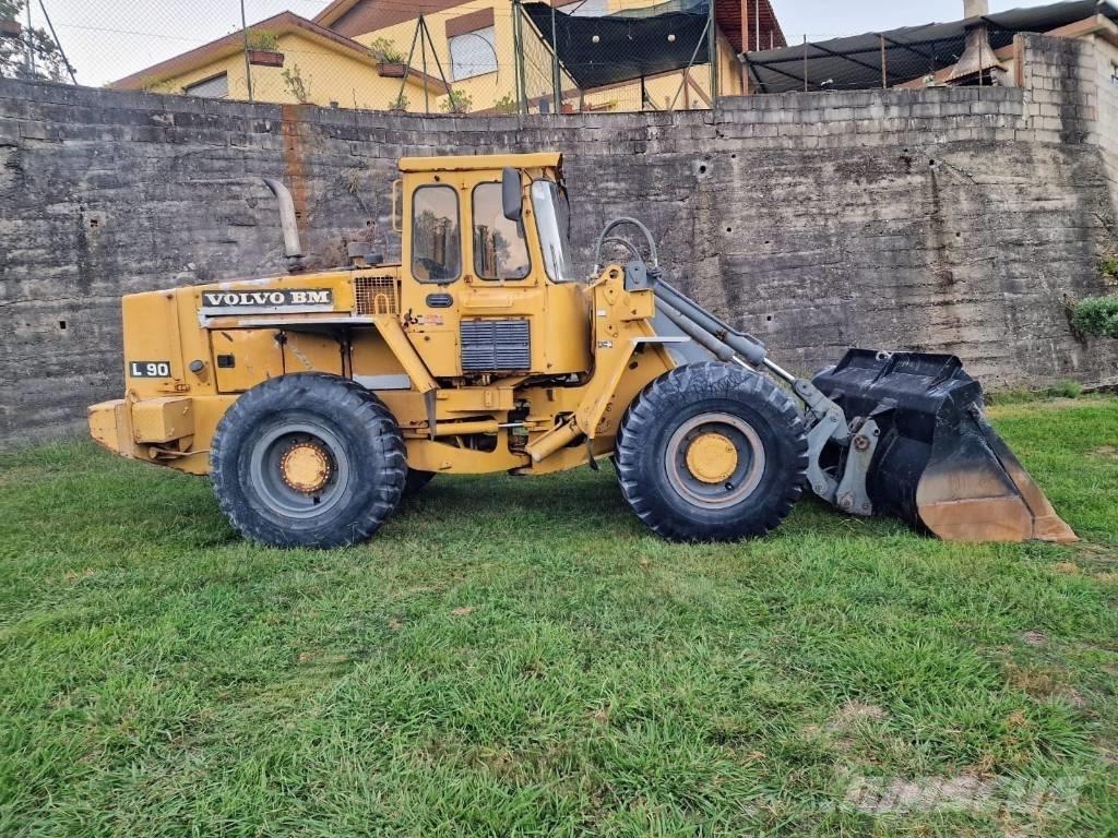 Volvo L 90 Gumikerekes homlokrakodók