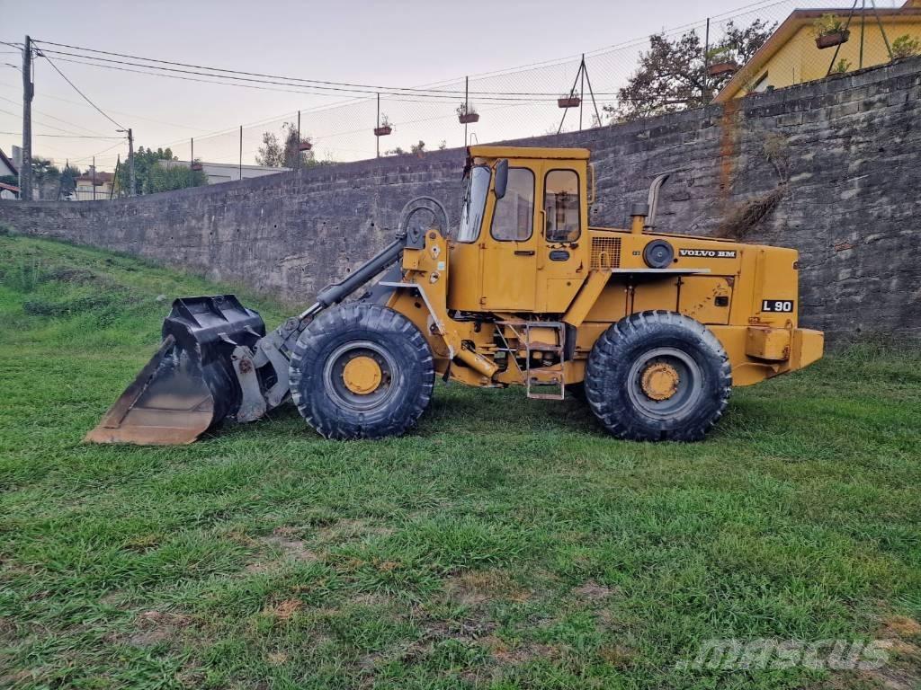 Volvo L 90 Gumikerekes homlokrakodók