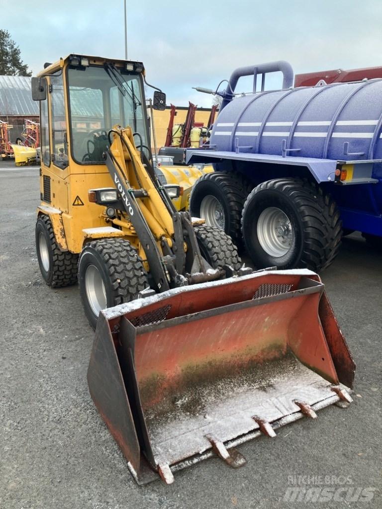 Volvo ZL 302 Gumikerekes homlokrakodók