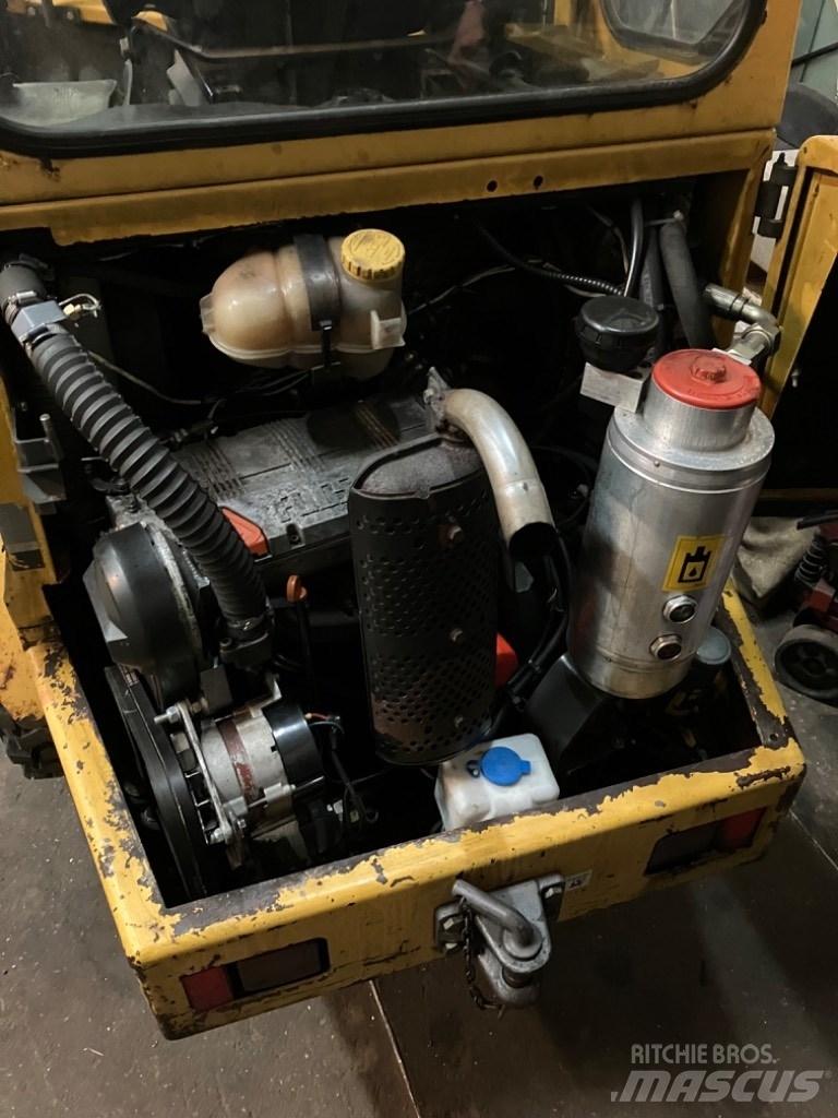 Volvo ZL 302 Gumikerekes homlokrakodók