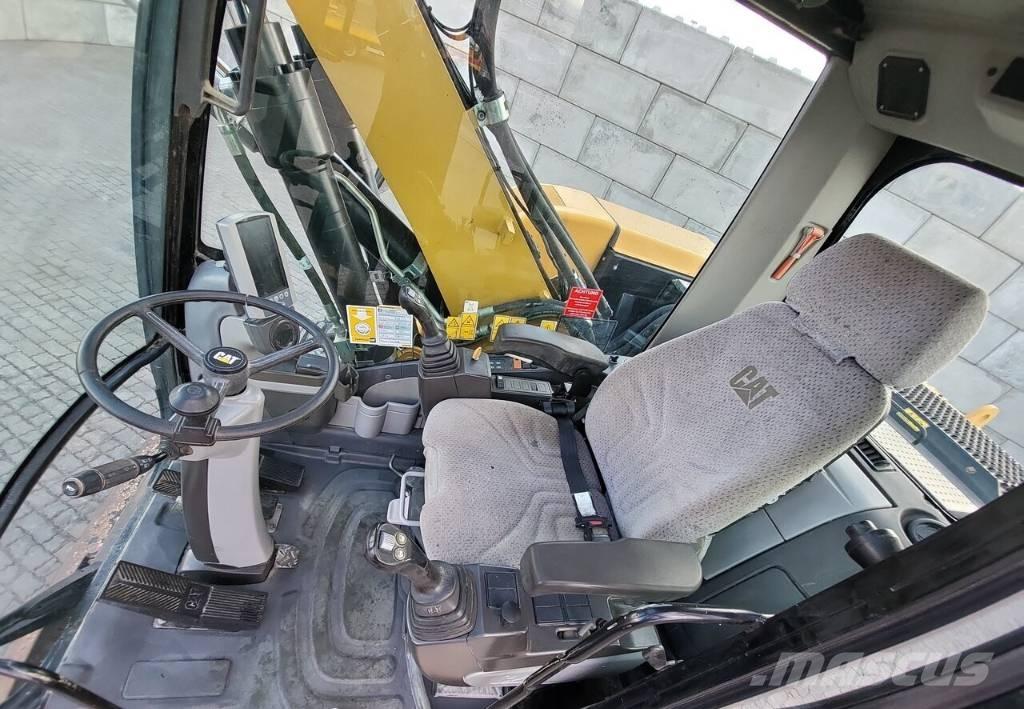 CAT M313 D Gumikerekes kotrók