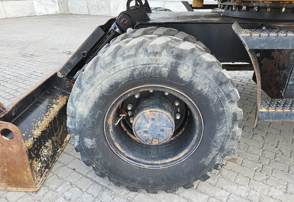 CAT M313 D Gumikerekes kotrók