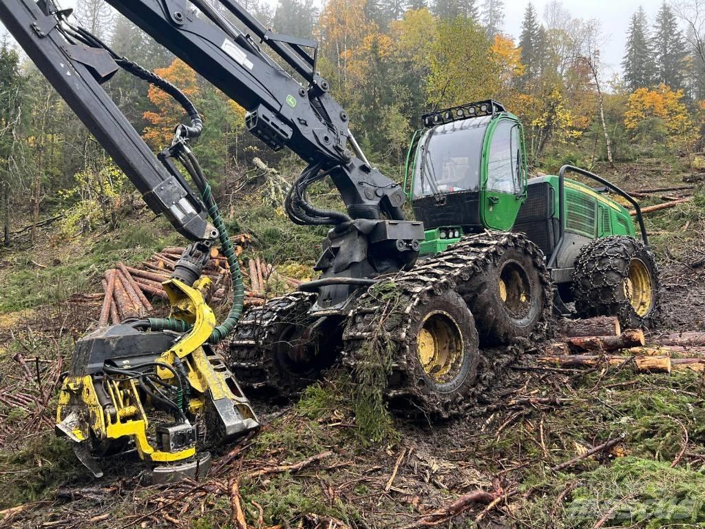 John Deere 1270 E Betakarítók