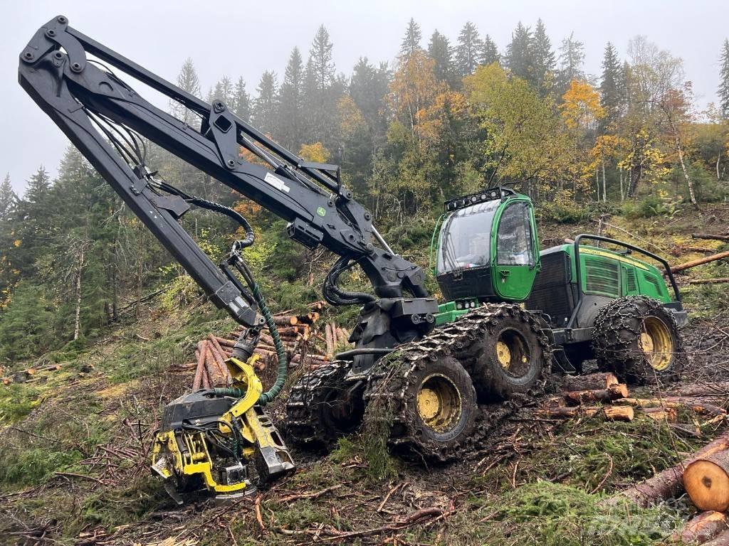 John Deere 1270 E Betakarítók