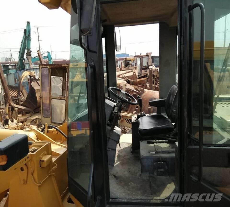 CAT 966 H Gumikerekes homlokrakodók