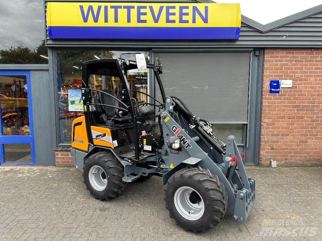 GiANT G2500HD Univerzális rakodók