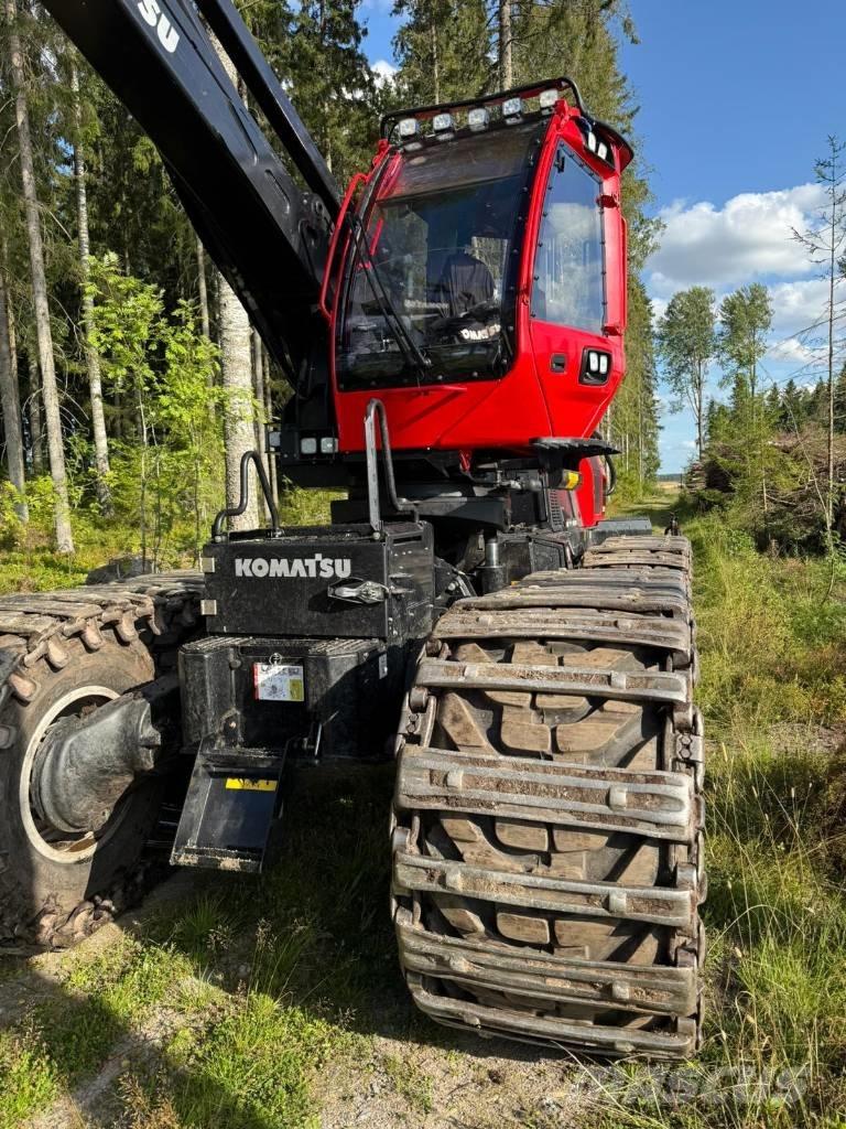 Komatsu 931 XC Betakarítók