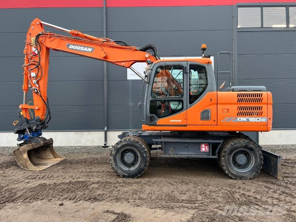 Doosan DX 160 W-3 Gumikerekes kotrók