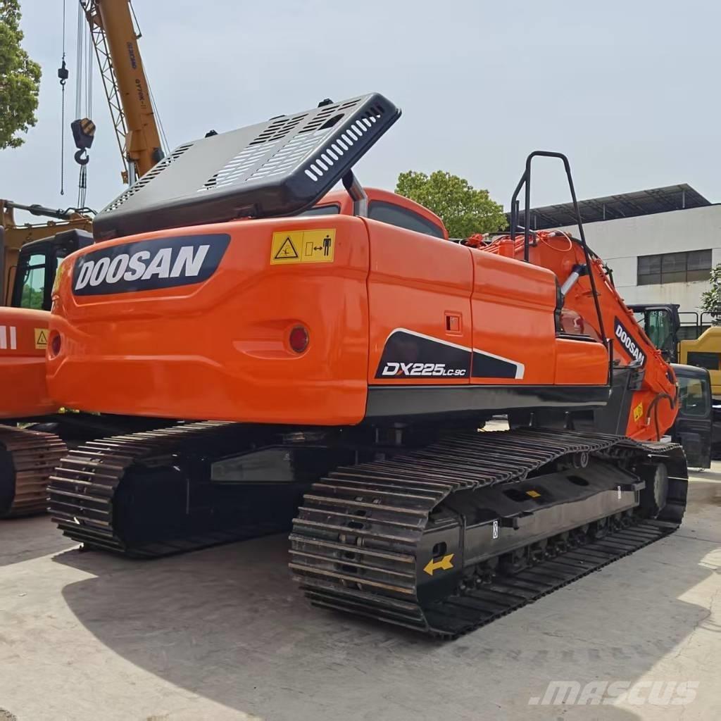 Doosan DX 225 Lánctalpas kotrók