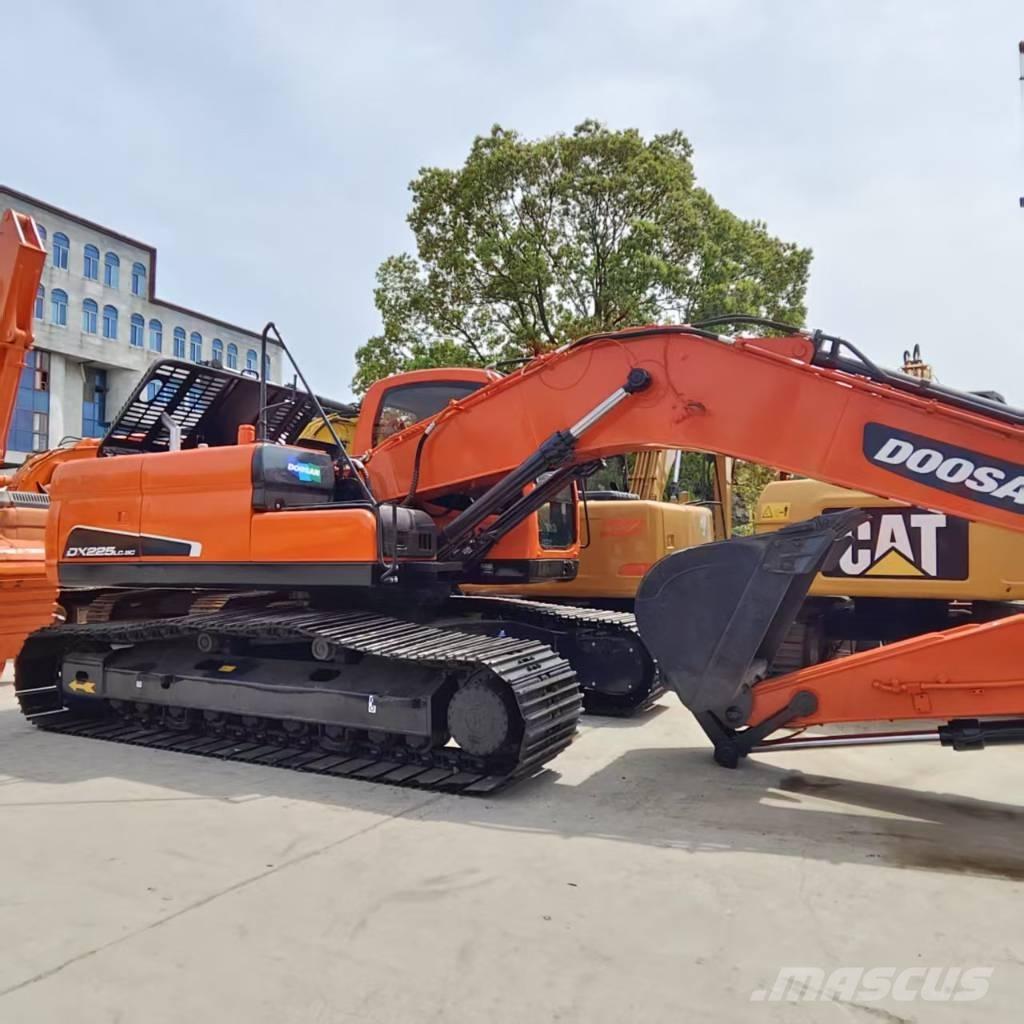 Doosan DX 225 Lánctalpas kotrók