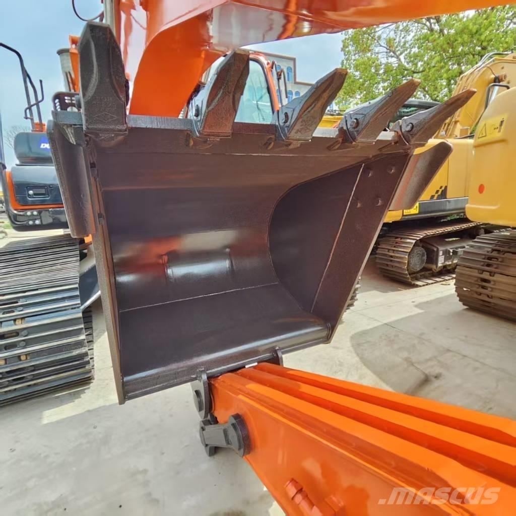 Doosan DX 225 Lánctalpas kotrók